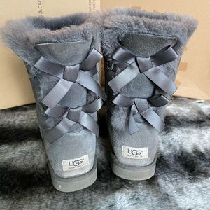 Bailey Bow UGG Boots LIKE NEW!